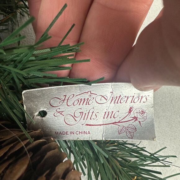 Artificial Holiday Wreath Red Berries Pine Cones & Apples Home Interiors & Gifts - Picture 4 of 5